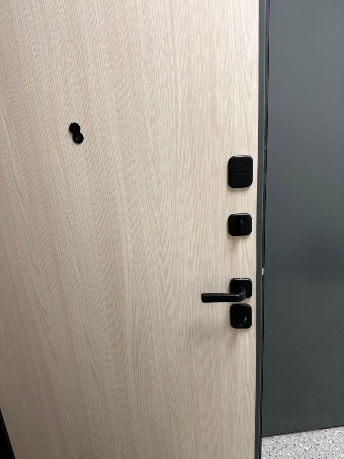 Установка комплекта ручек и накладок в Кудрово 